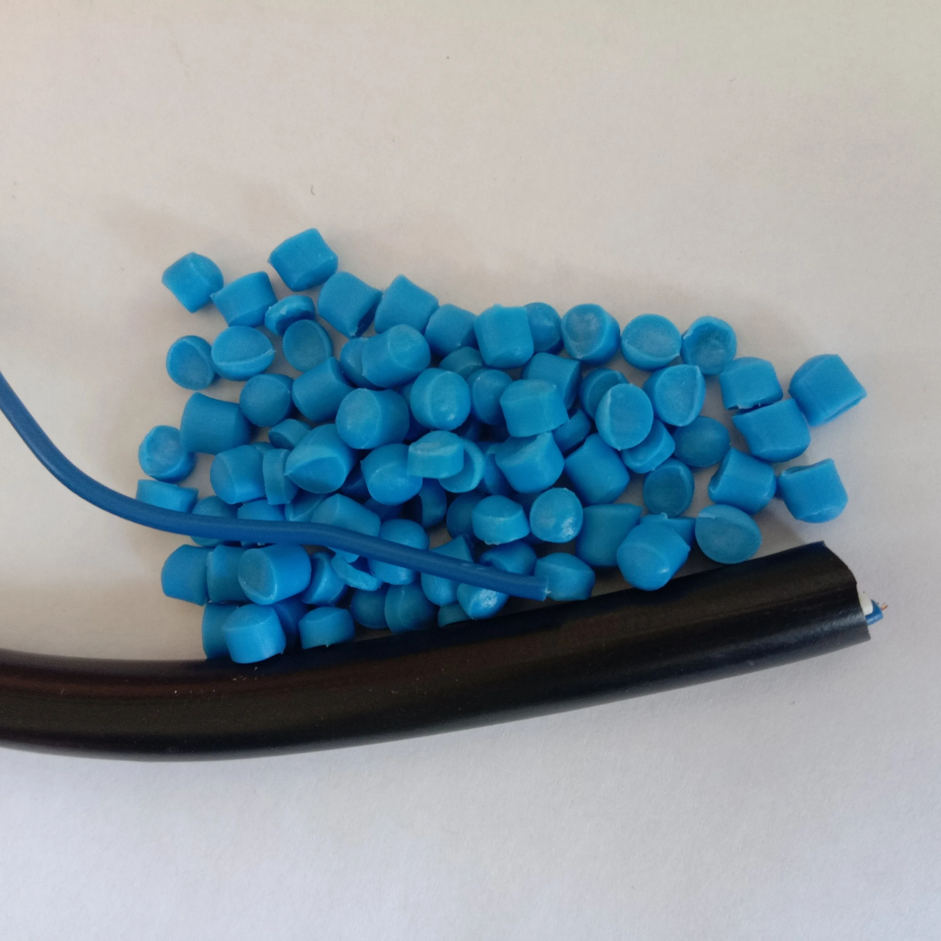 Горячая Распродажа, цветной маточный концентрат, пластиковые гранулы, цветной маточный концентрат для инъекций