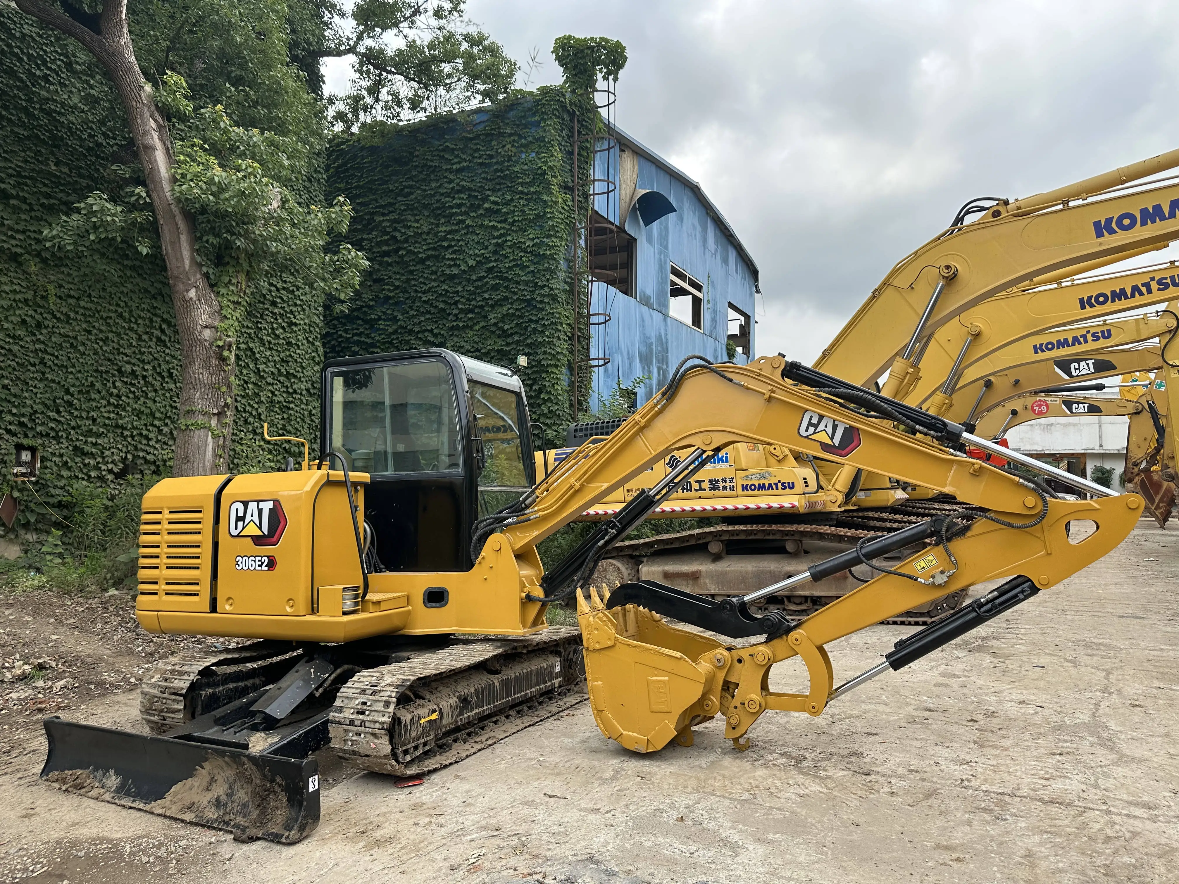 Used CAT 306 excavator, CAT 306E2 306D 306E 308C excavator digger with dozer, mini excavadora CAT price low in stock hot sale