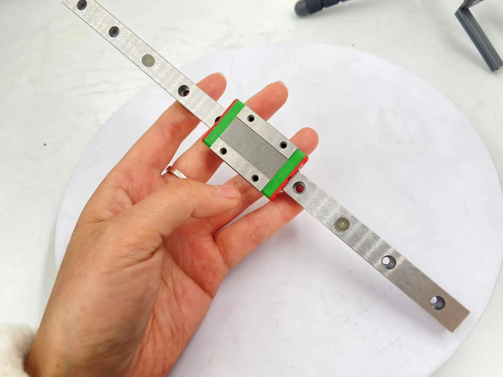 China hot sale high performance cross roller linear guide