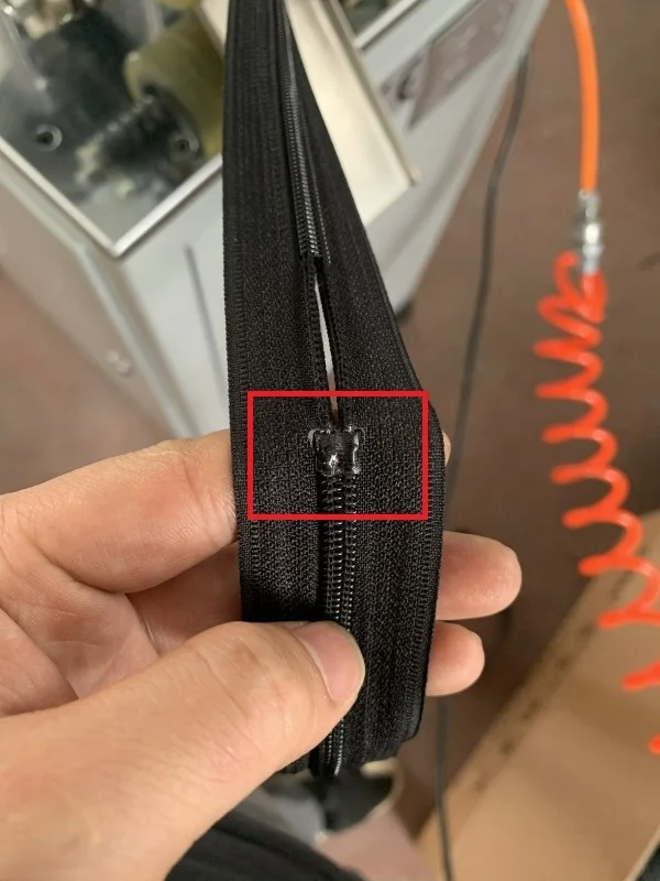 Automatic zipper bottom stop machine for wire welding bottom stop and nylon zipper machine