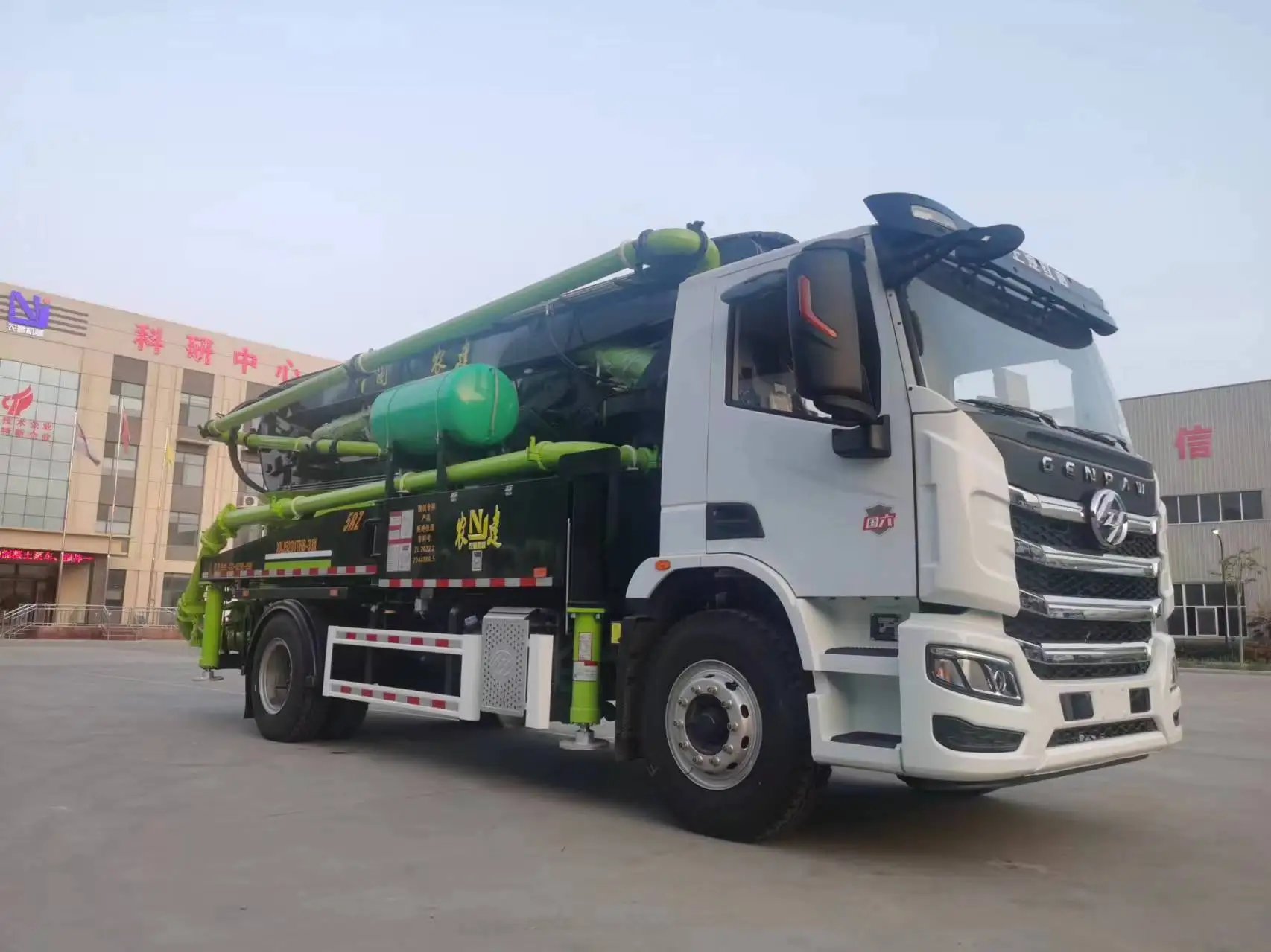 New Type  concrete mixer factory direct with round container Chinese Supplier Concrete Pump Truck mixer truck