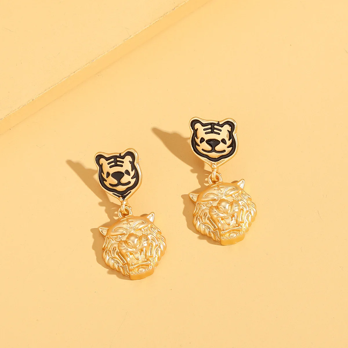 Jewelry Wholesale High-grade Earrings Alloy Dripping Oil Retro Exaggerated Tiger Earrings
