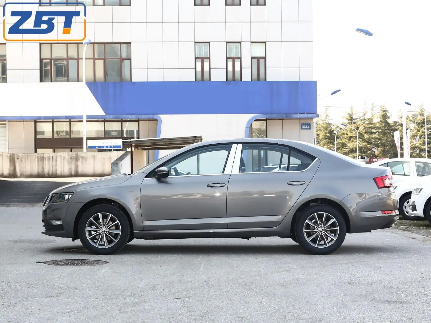 China hot sale Volkswagen Skoda Octavia 2023 1.5L automatic fuel car left drive luxury used car cheap for sale