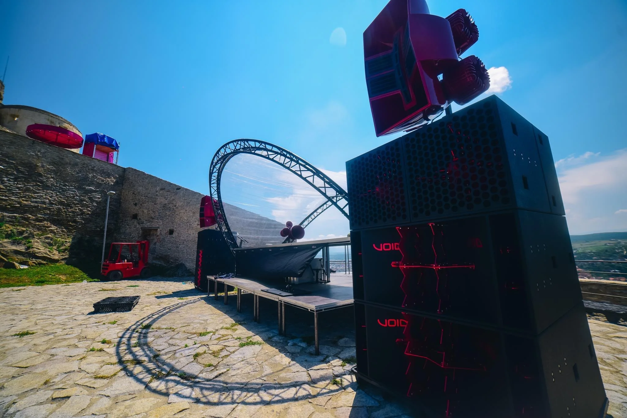 Aluminum arch round roof triangle truss stage display dj booth with canvas PVC white tent in Citadela Festival