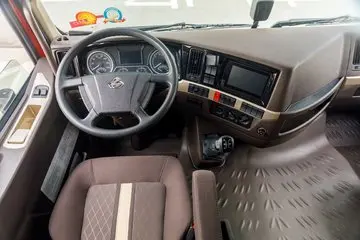 H5 6x4 Dongfeng Electric Tractor Truck High Roof Double Bunk 282kWh Lithium Iron Phosphate Battery