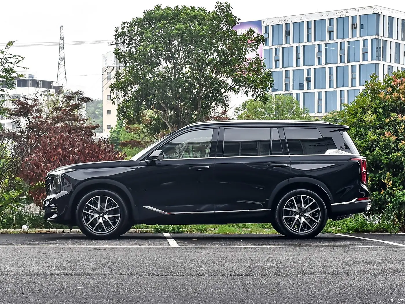 China Auto 2025 GAC Trumpchi Navigation Series GS8 2.0tFWD Luxury 5-door 5-seater medium SUV gasoline car