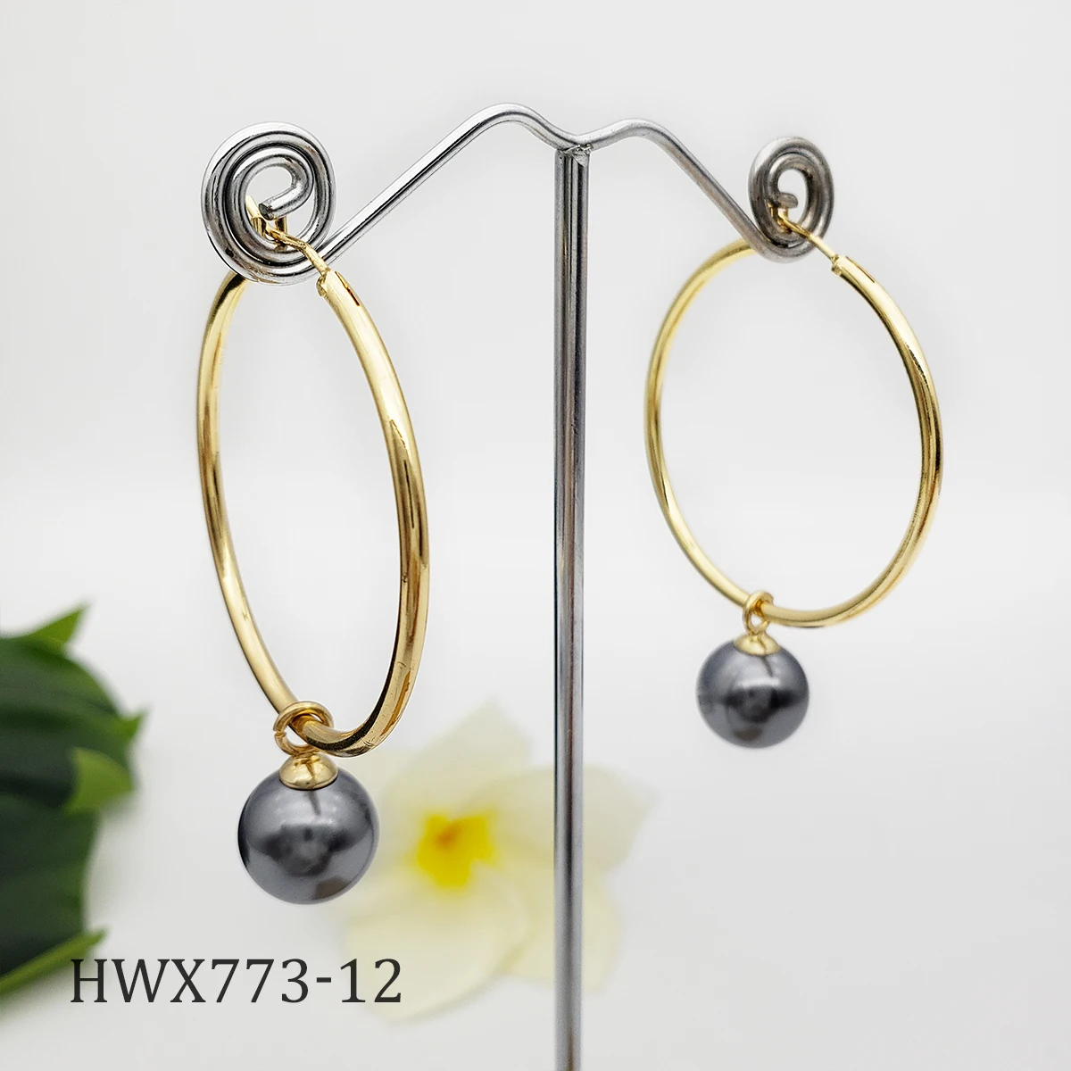 Fashion Simple Black Pearl Hoop Earrings in 14K Gold Plated Minimalist Huggie Dangler Aretes for Women