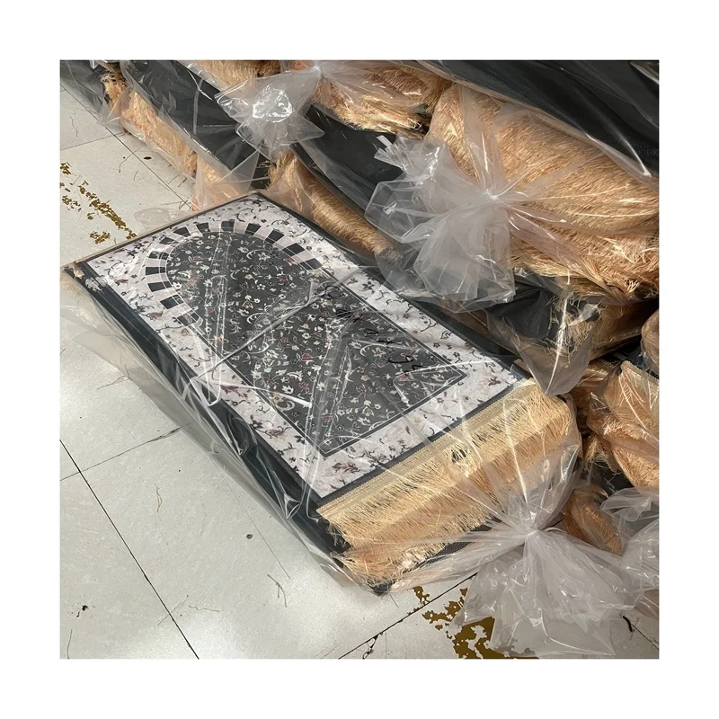 Factory custom padded prayer mat Sponge luxury carpet carpets and rugsflocking Absorbable prayer mat muslim praying