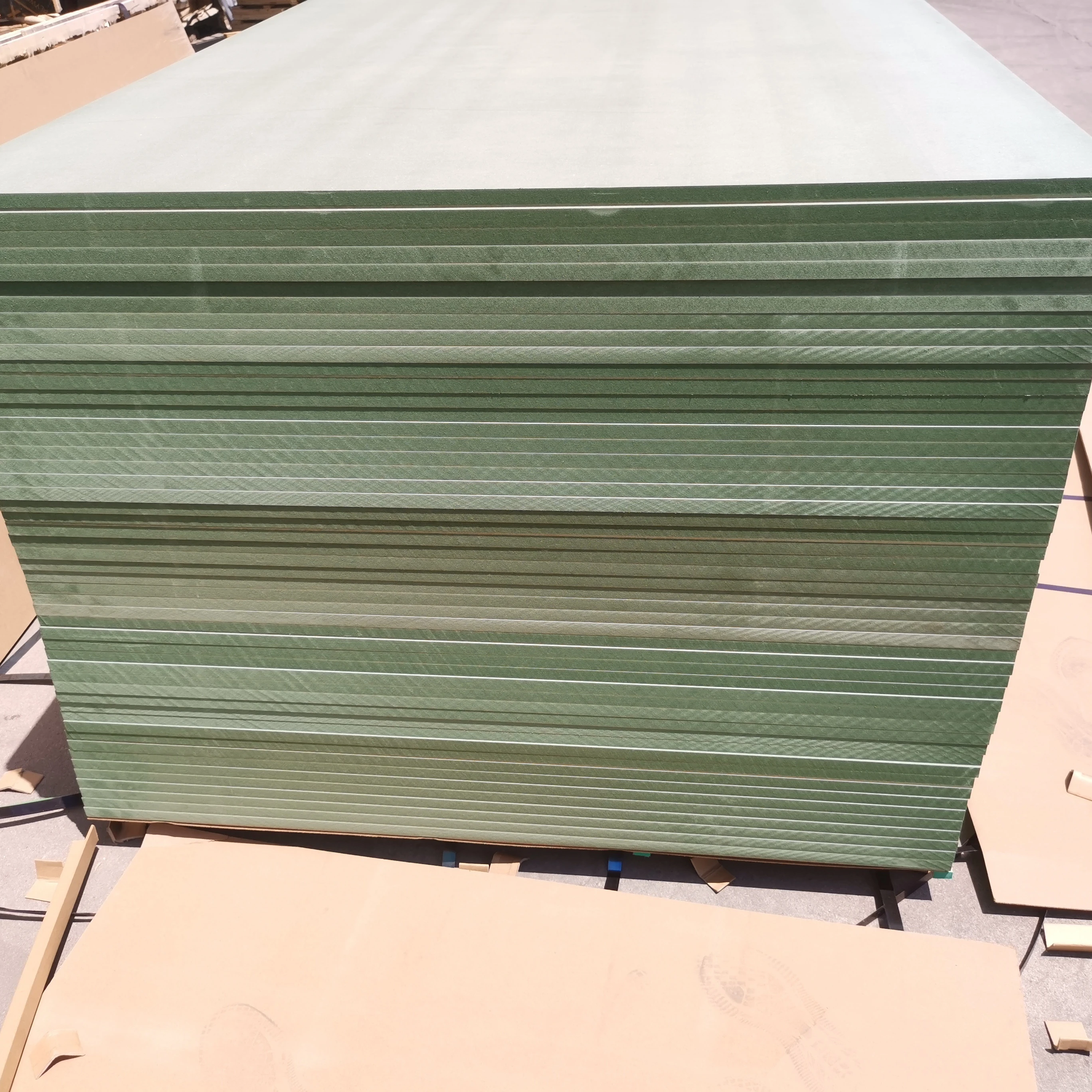Wholesale high quality 12mm 16mm 18mm moisture resistant green HMR MDF board price