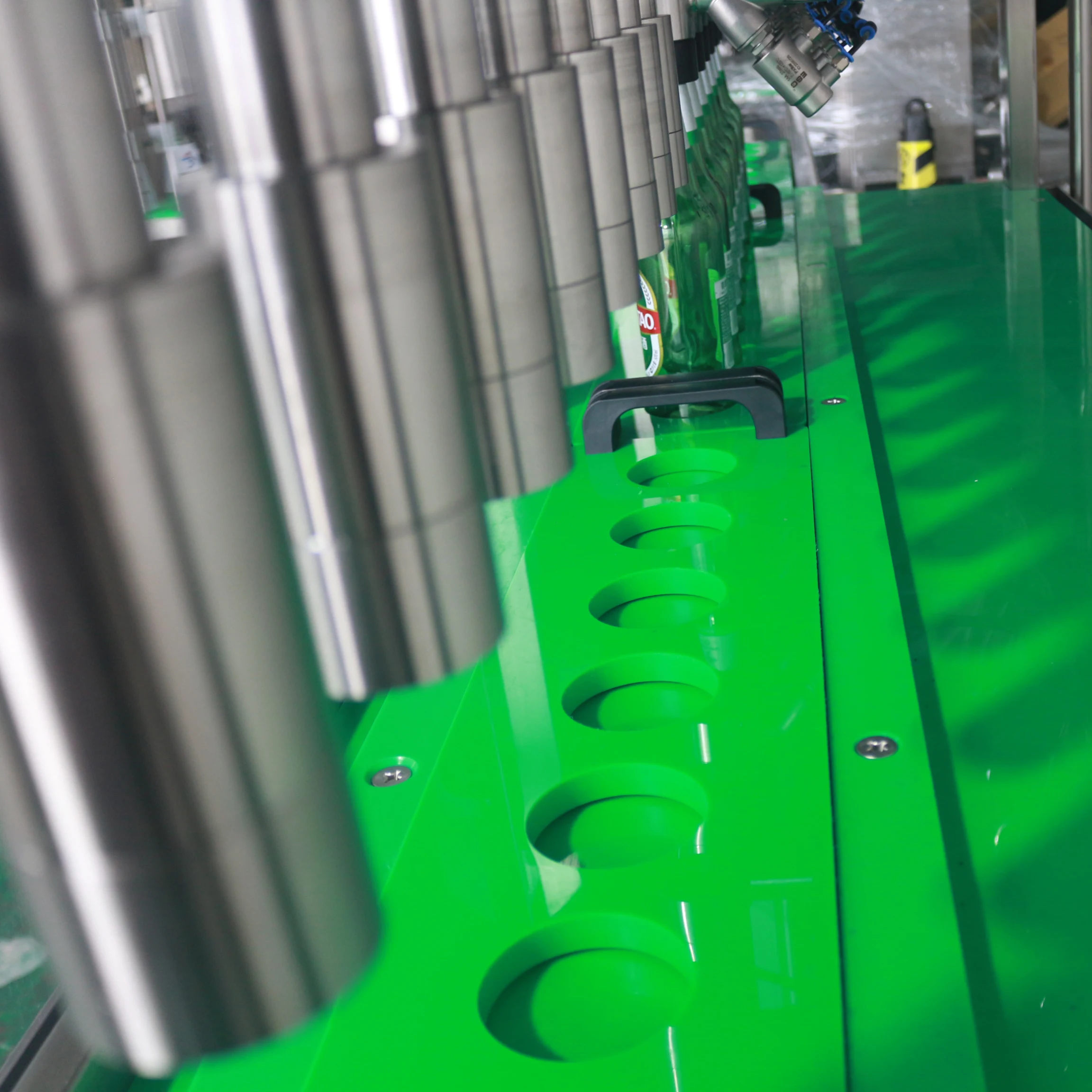 Manual 4 heads  Beer bottle filling and capping machine