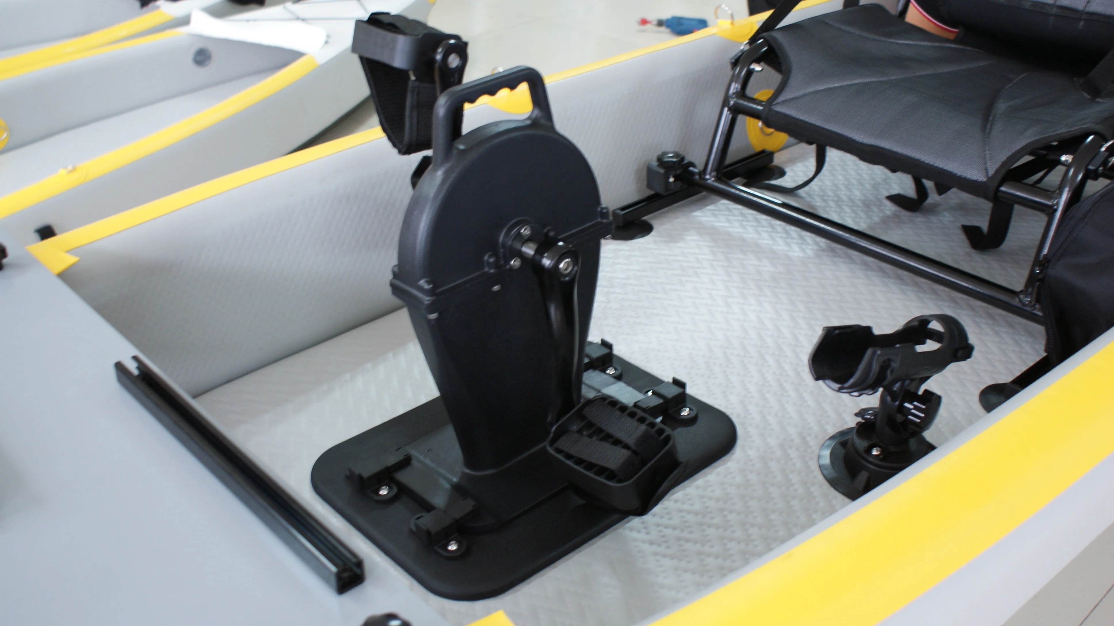 New 430cm Inflatable Drop Stitch Foot Drive Pedal Fishing Sup Single Person Craft Inflatable Kayak