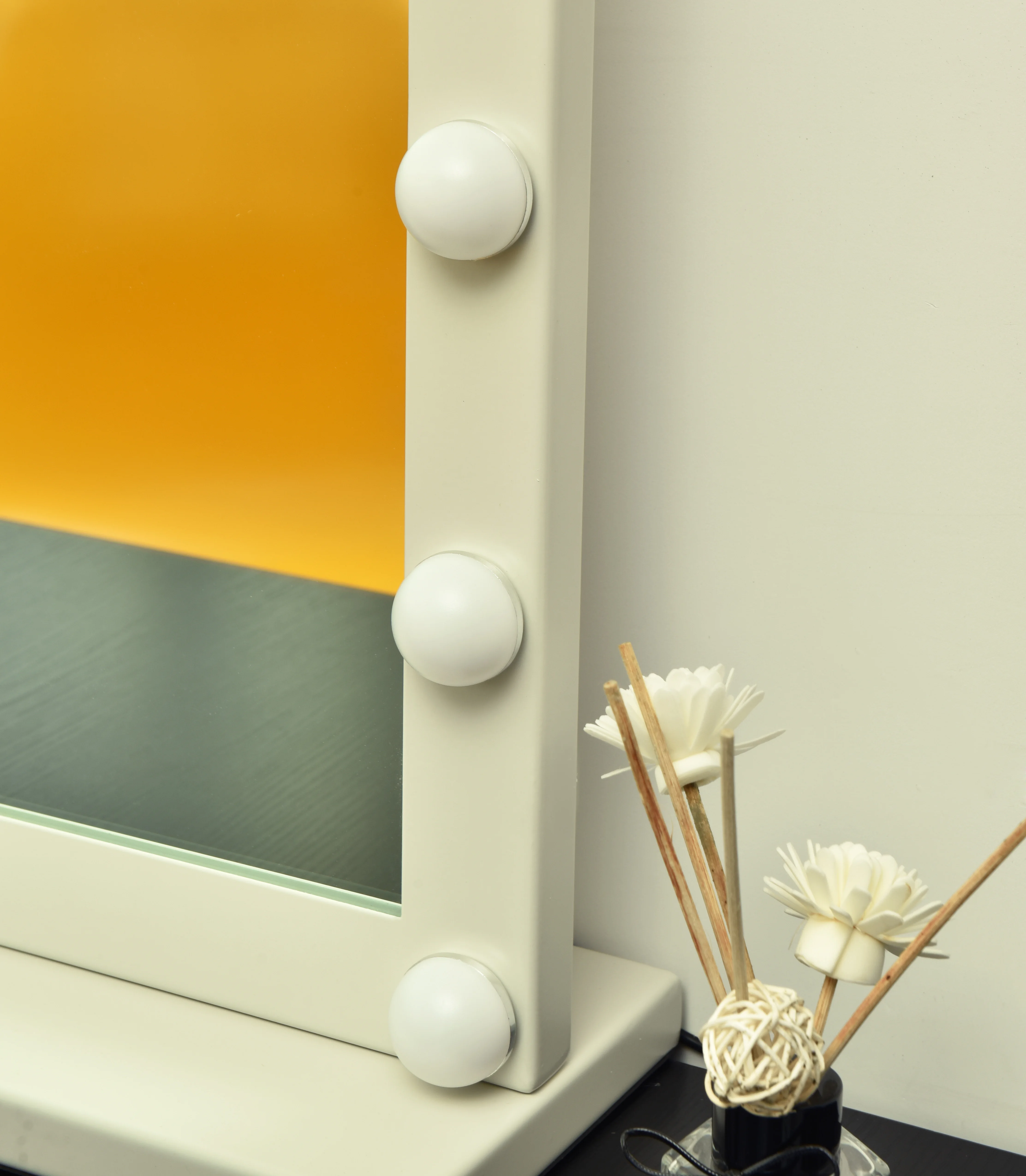 Barber Shop Beauty Salon Station Framed Light Up Makeup Vanity Hollywood  Mirror With Led Bulbs