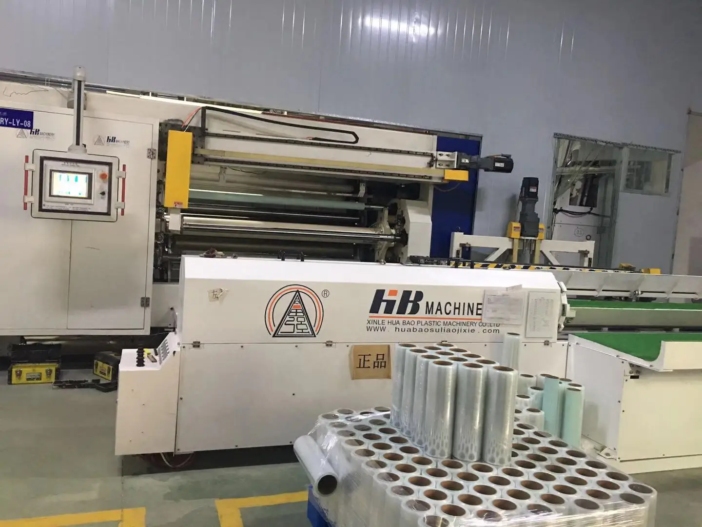 
food grade kitchen slider cutter LLDPE material food grade cling film PE wrap filmi PE cling wrap 