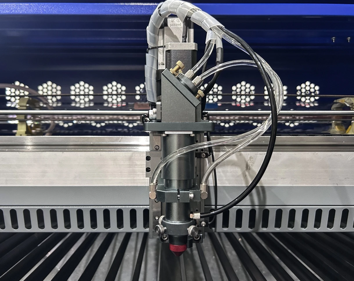 150W 300W 500W 600W CO2 Laser Cutting Machine with Rack Drive System