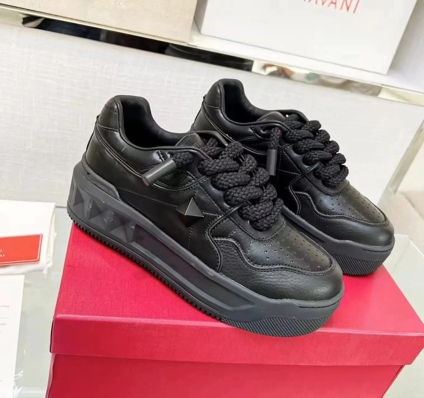 Fashion Bold Platform Designer Casual ShoesWomen Sports Trainers Top Quality Suede Leather Plate-forme Woman Sneakers