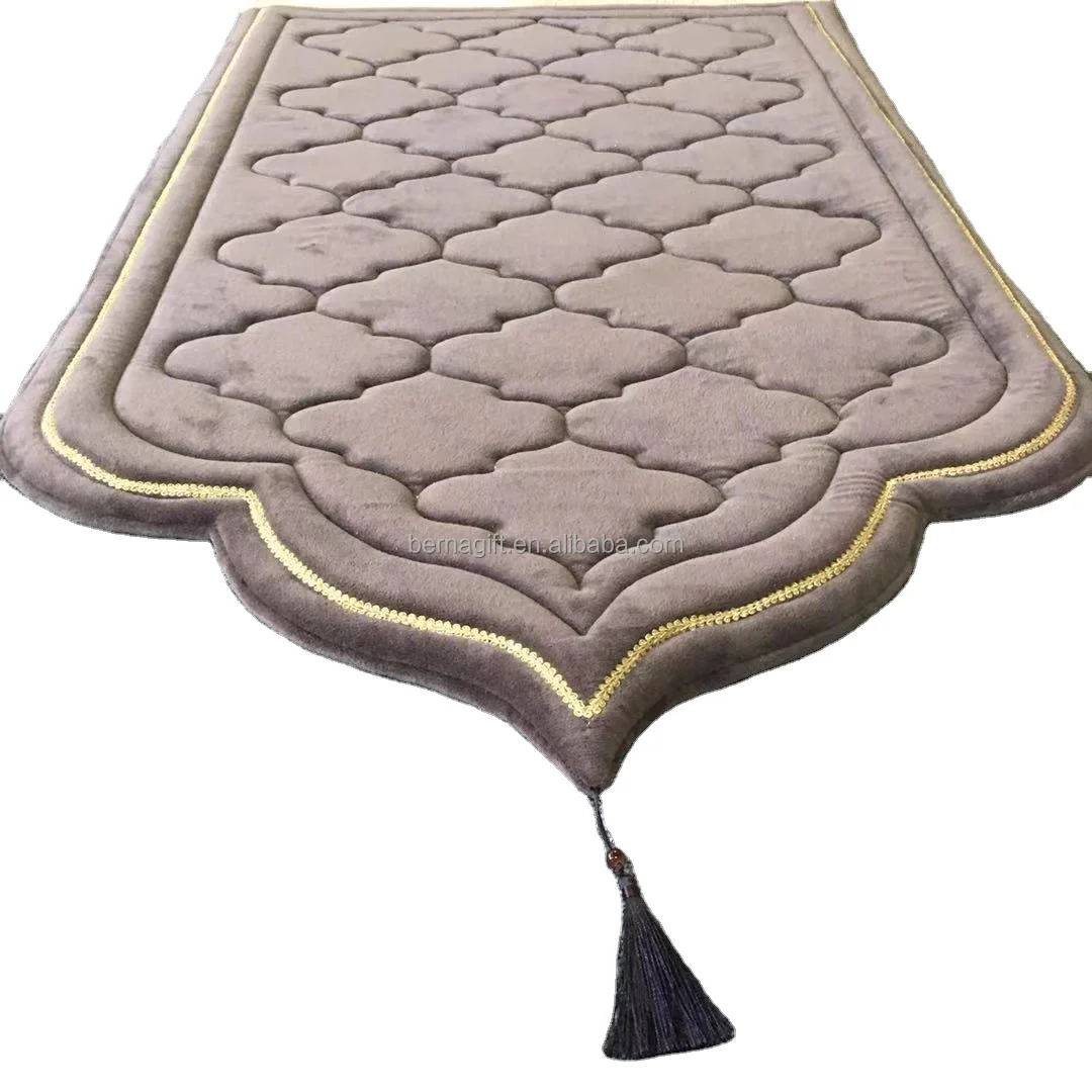 High quality sajadah muslim prayer mat and anti slip islamic prayer mat