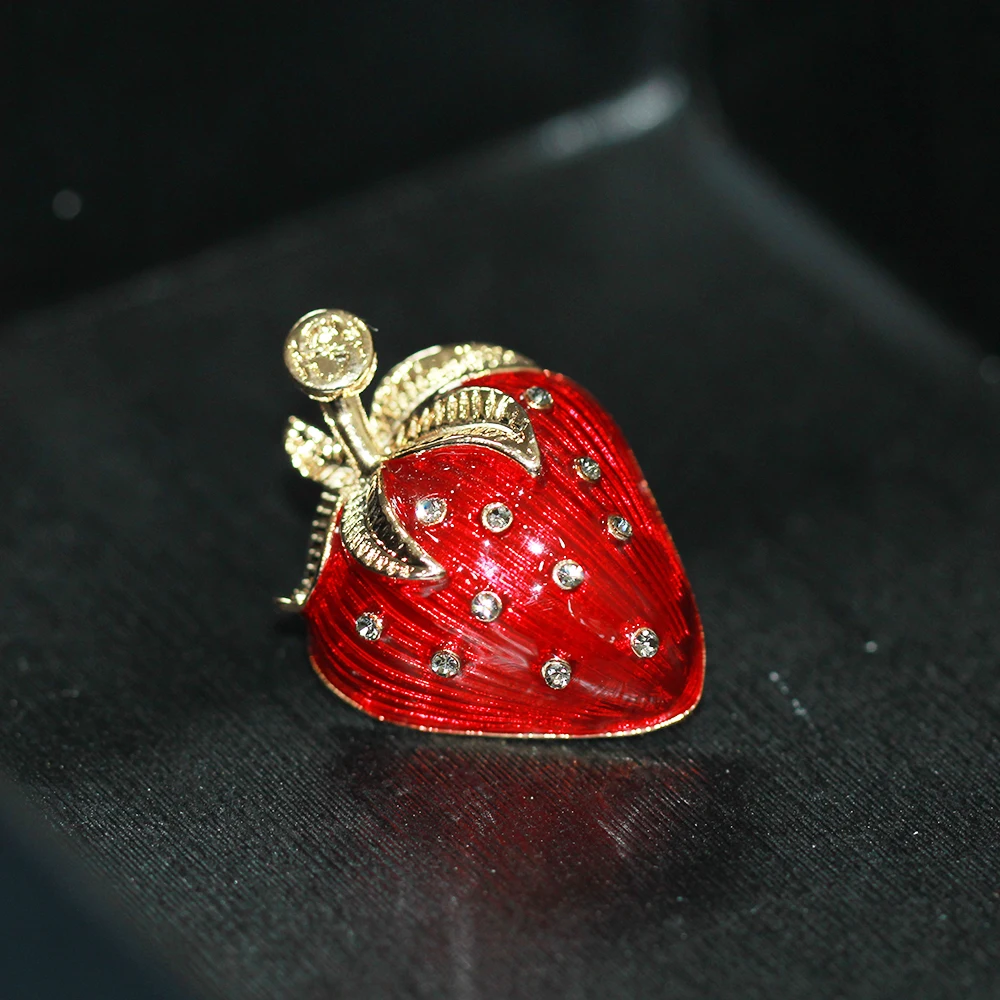  YANYI Lovely Red Strawberry Brooch With Diamond Oil Drop And Spiny Horse Needle Jewelry