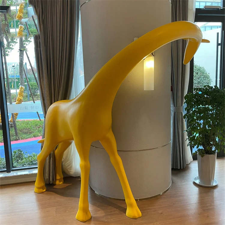 Shopping mall large floor mounted FRP simulation giraffe sculpture outdoor manor animal decorations