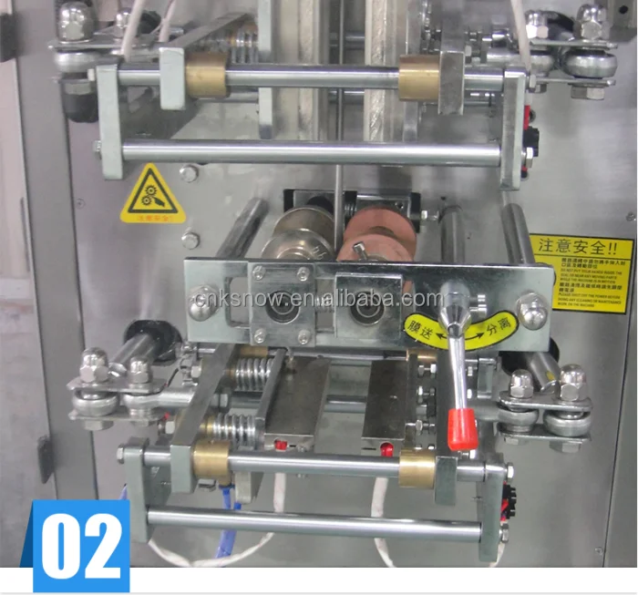 Three side/four side automatic tomato paste packing machine counting the tomato sauce volume by air cylinder
