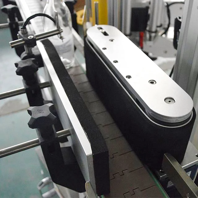 Automatic Linear Type beer Bottle Labeling Machine Stainless Steel Round Bottle Labeling Machine