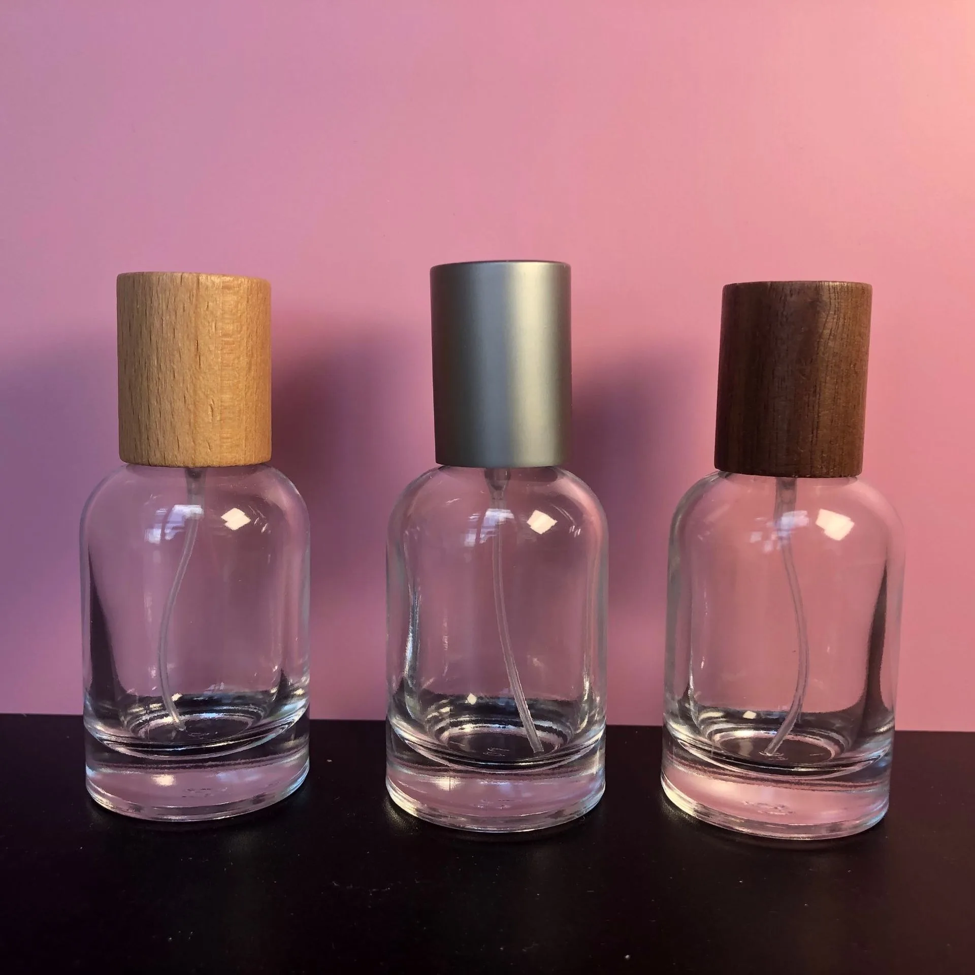 Luxury Cylinder 30ml Glass Perfume Bottle Empty Glass Fragrance Parfum Spray Bottle 1oz with Wooden Cap