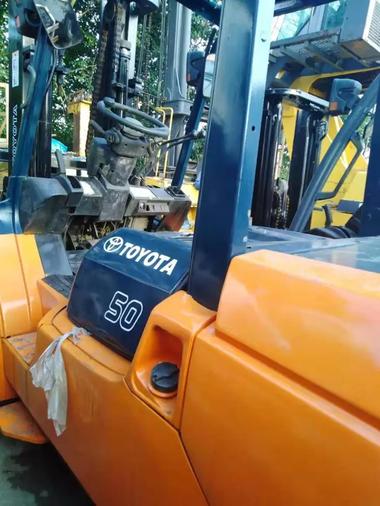 Подержанный вилочный погрузчик Toyota FD50 с великолепным рабочим состоянием, лидер продаж