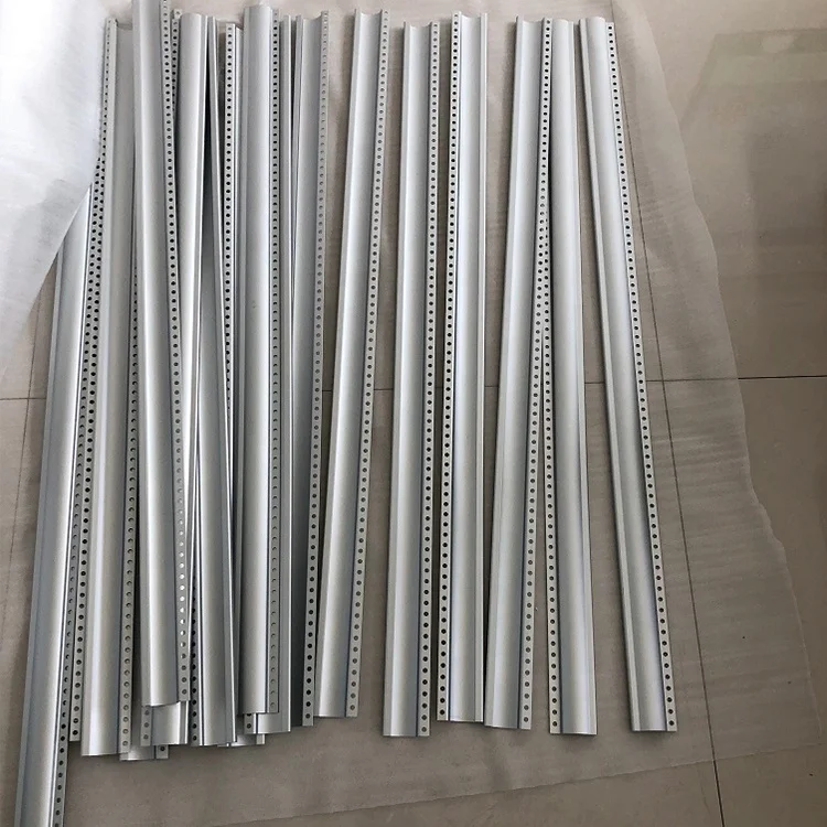 Декоративные занавески «сделай сам» из алюминия с золотистой цепочкой