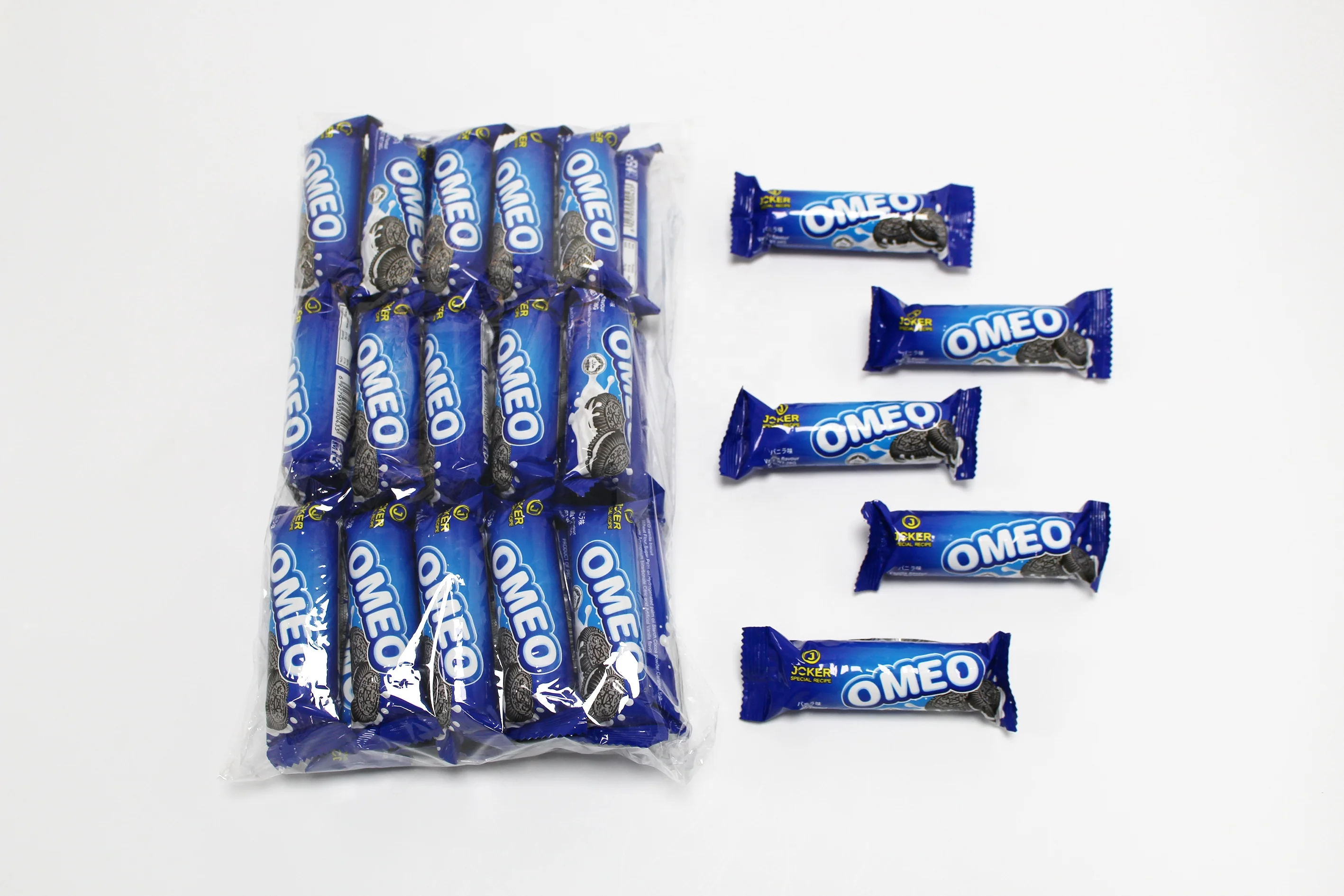 Delicious 26g biscuit and cookie vinilla strawberry sandwich cream biscuit wholesale mini cracker from China