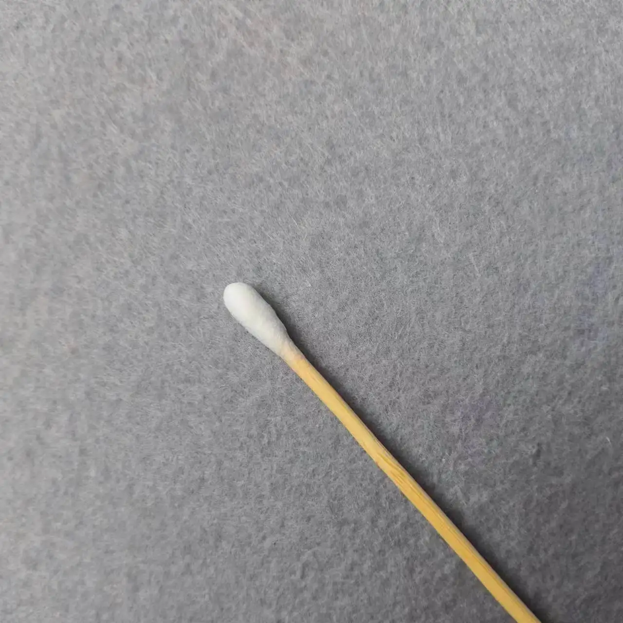 Disposable single-tip cotton swabs