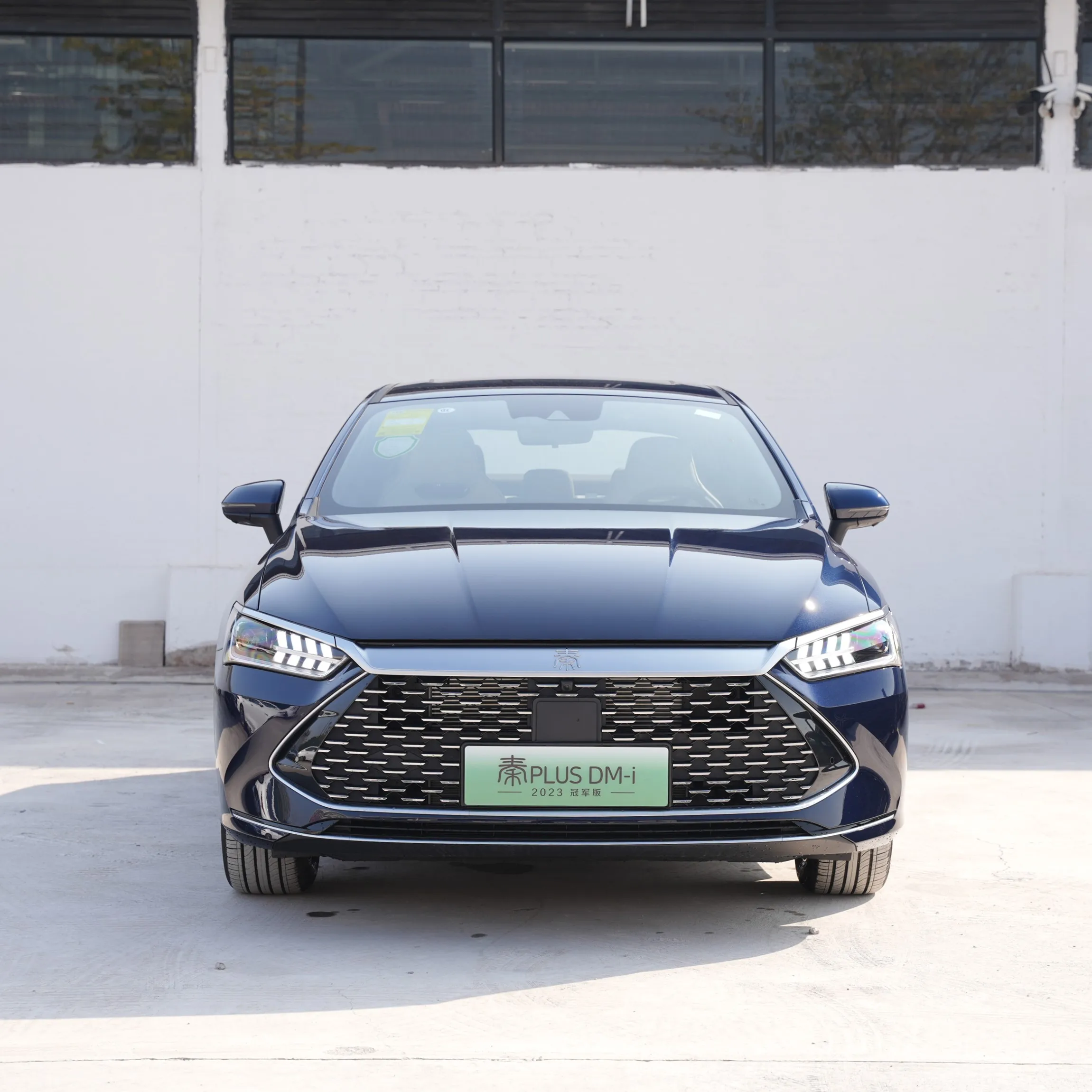 BYD Qin PLUS DMi Gloire PHEV Electric Sedan Budget-Friendly Hybrid Vehicle Automatic Gearbox Leather Seats R17 Tire Size ACC