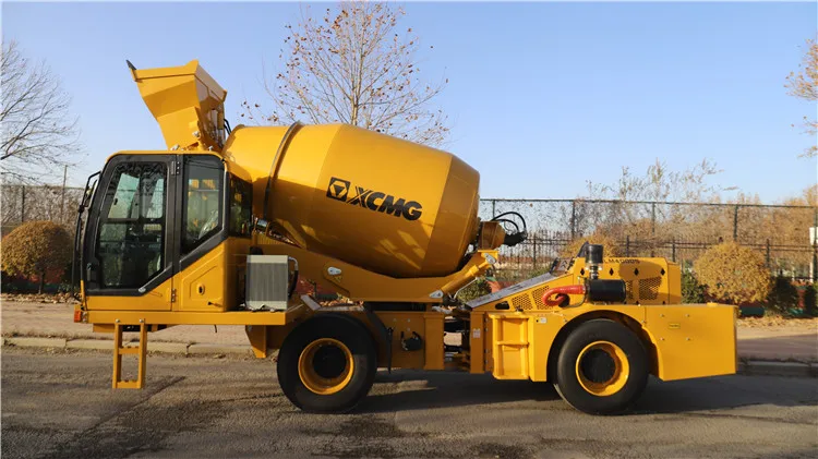 XCMG official SLM4000I 4m3 mobile small self loading concrete mixer price