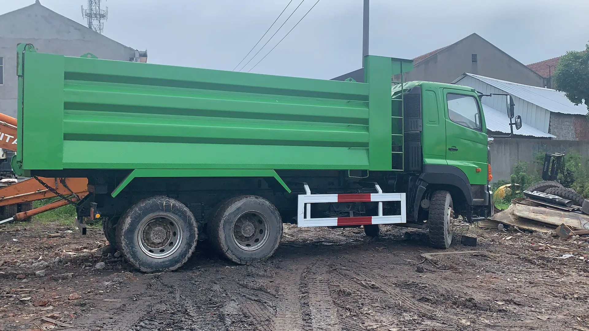 Б/у самосвал HINO 700