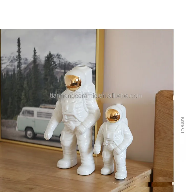 Nordic office gift spaceman model white ceramic ornaments for home decor luxury accessories .jpg