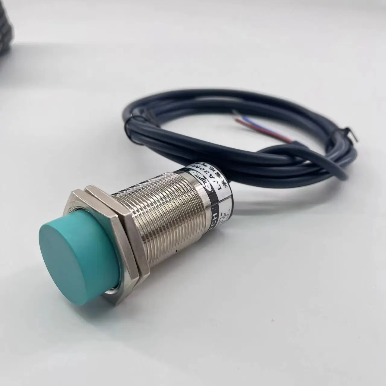 Cheap Diameter 30mm Detection Distance 15mm 3-Wire Normally Open Inductive Proximity Sensor