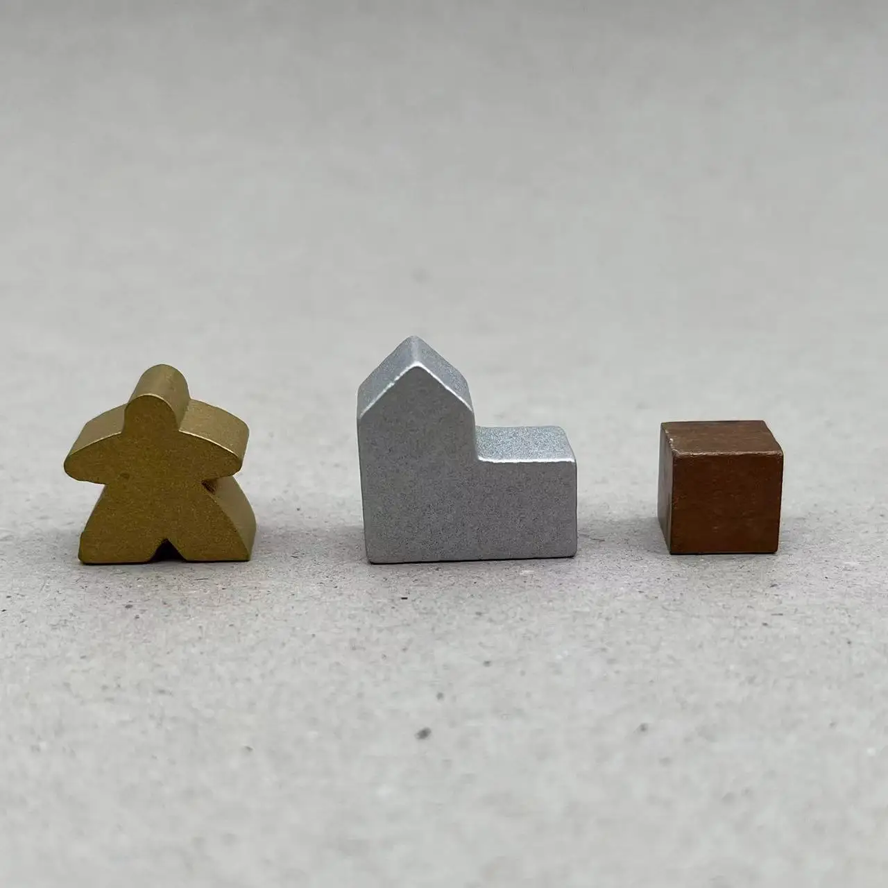 OEM Custom Wooden Meeples for game wholesale wooden house and hotel for board game