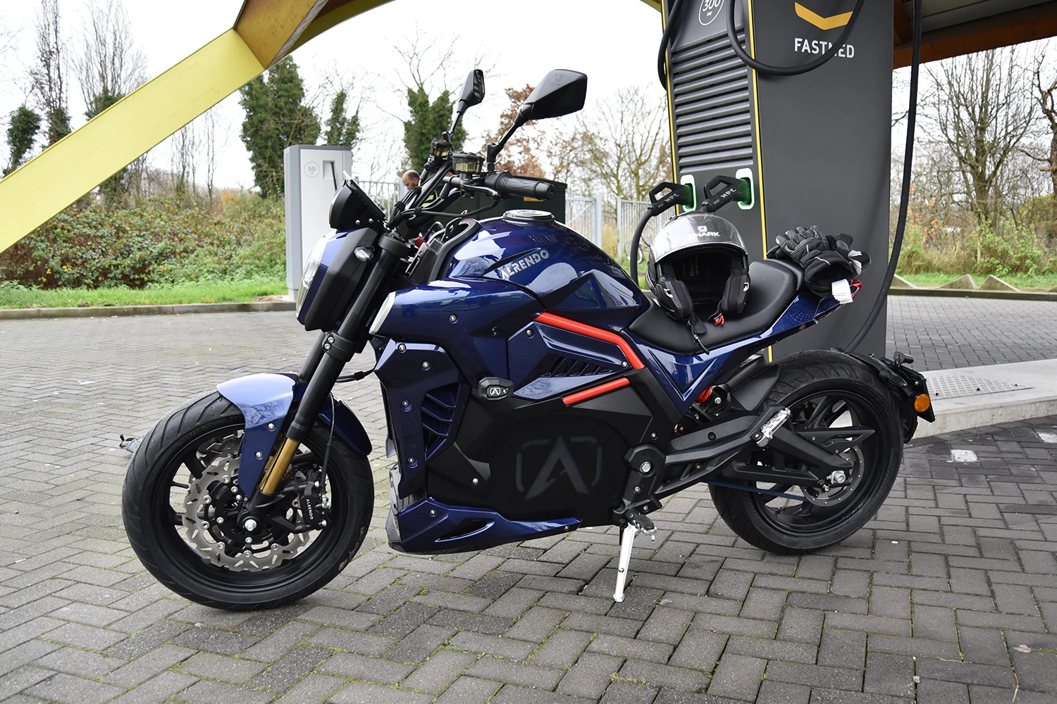 ALRENDO TS BRAVO 133V Water Cooling System Gates Belt Driven 17.4kwh Farasis Lithium Battery Mid Drive Electric Motorcycle