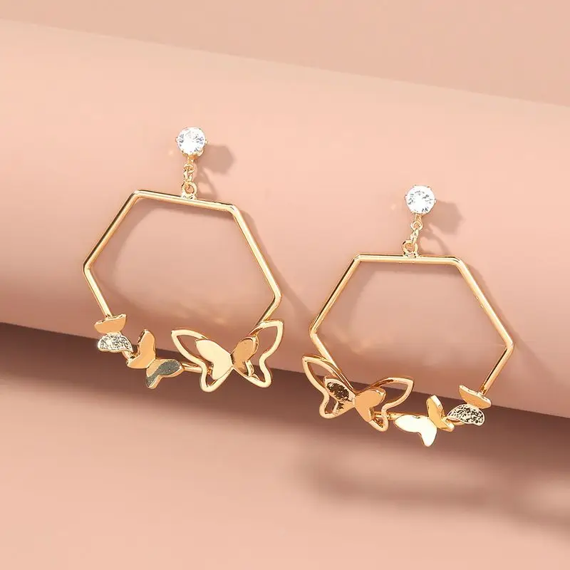 Hot Sale Metal Shell Discs Handmade White Pearl Earrings New Fashion Alloy Europe And America Earrings for Women