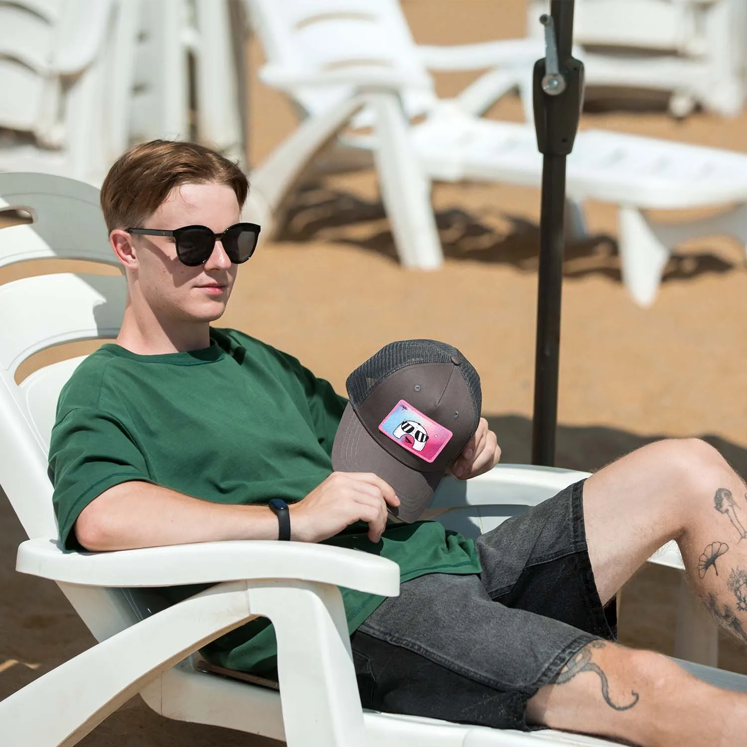 Custom Vintage 5 Panel Mesh Plastic Snapback Closure Caps Trucker Hat with replaceable NFC patch