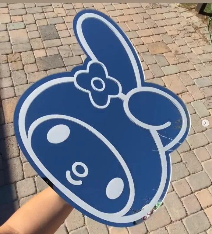 Customized Acrylic Shape Chrome Hearts Mirror Self Adhesive Acrylic Mirror Decoration 3d Acrylic Mirror Wall Stickers