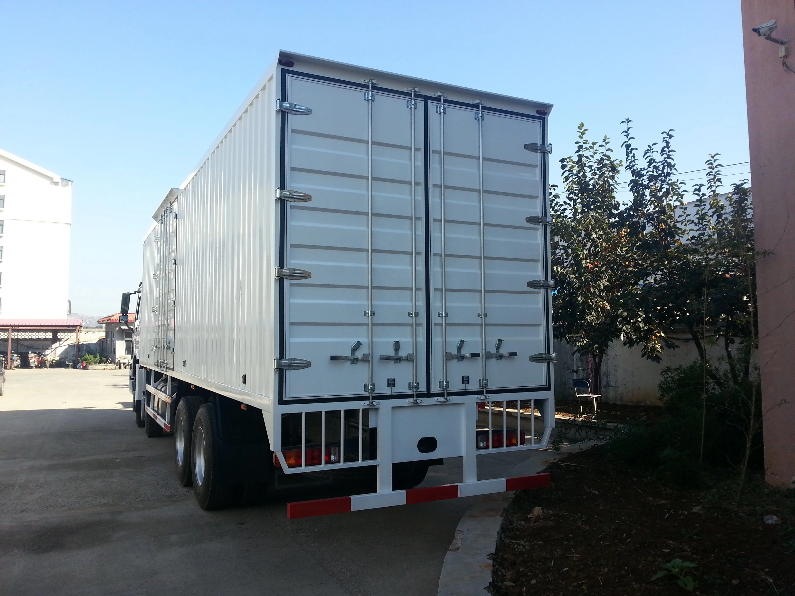 Грузовик фургон cargo т 40 t HOWO 50M3 12 wheels