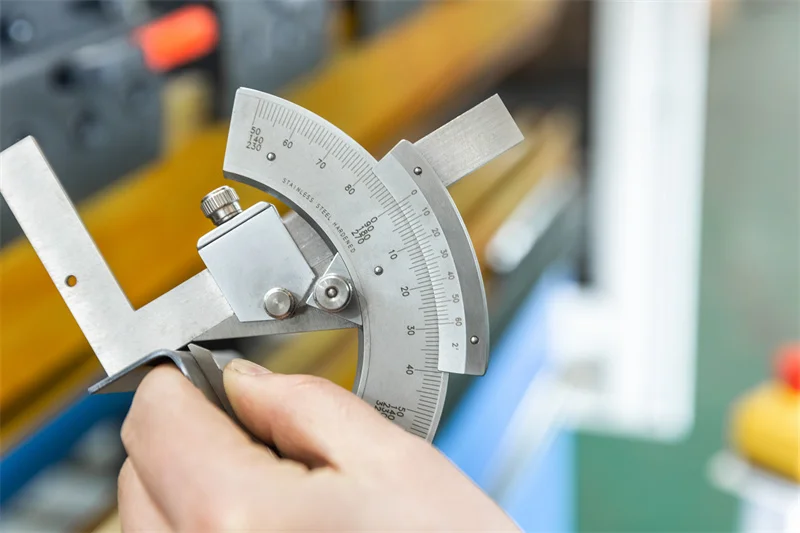 4 Axis 3 Axis Automatic Mini Hydraulic Small CNC/NC Press Brake 40T 1600mm with Estun System for Sale