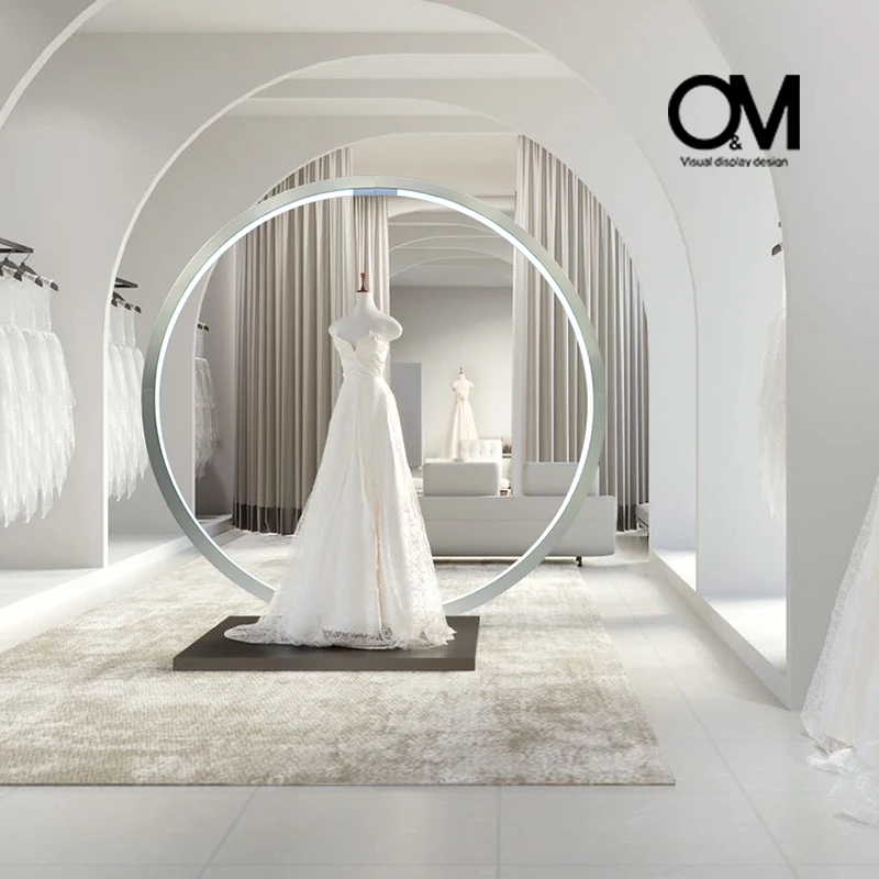 O&M Display Design Glowing Circle Bay Window Christmas Decorations Shop Window Decoration Supplies Window Displays