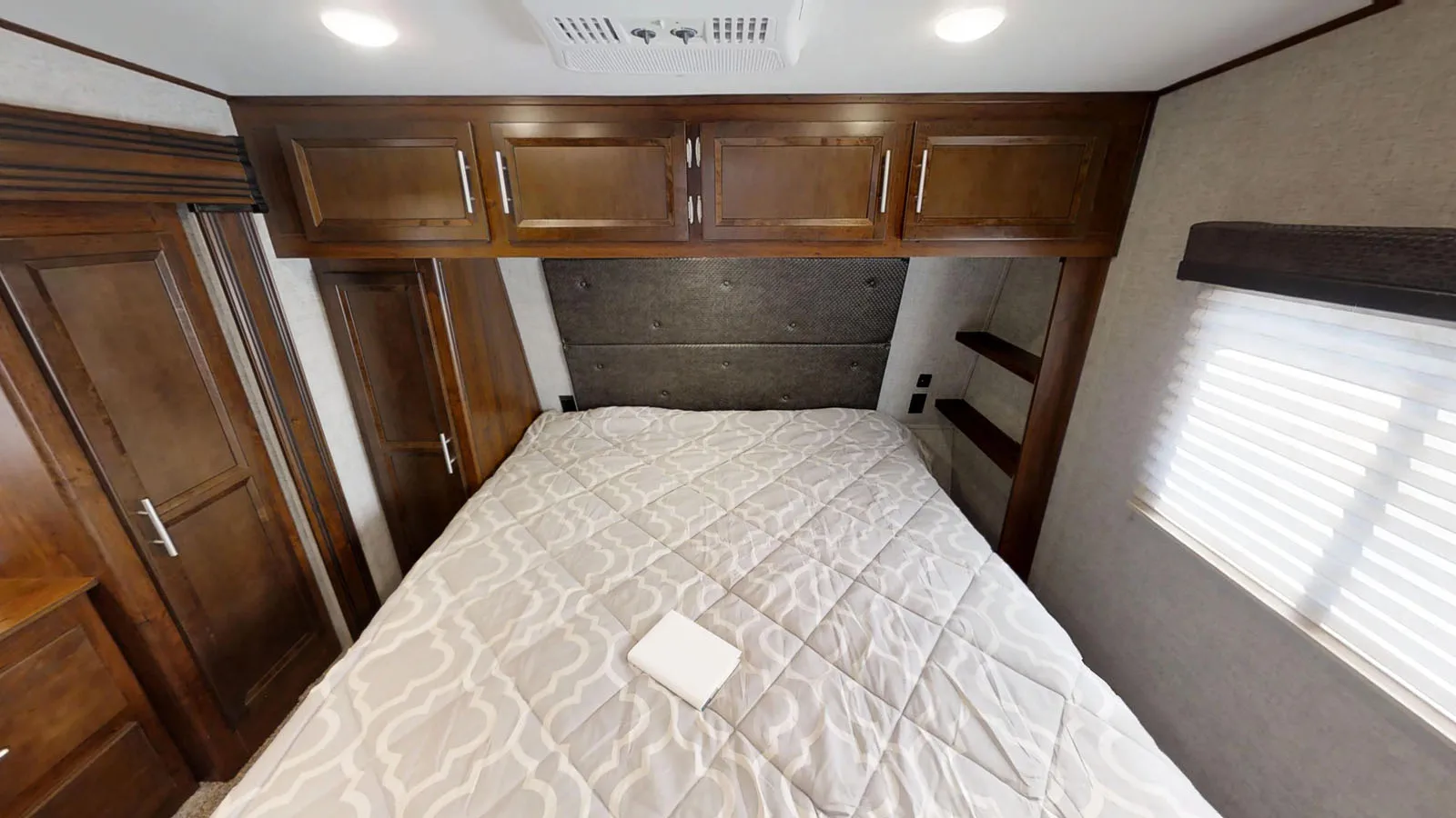 Прицеп для игрушечного буксировщика, 5-е колесо, самоходные конструкции, с шаговым фургоном/задней спальной камерой/отдельным гаражом 12 дюймов, 2020