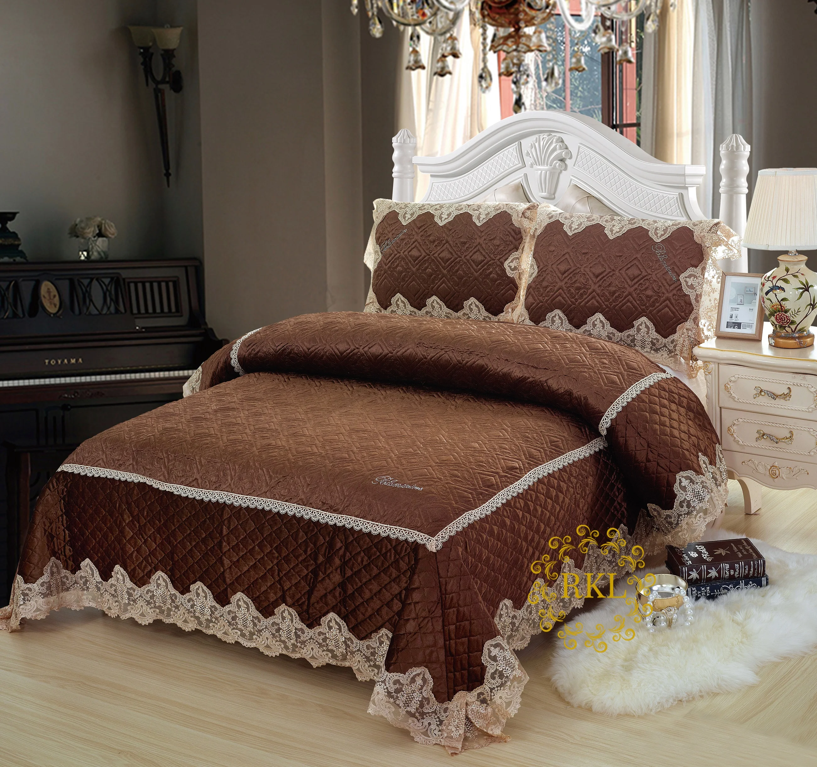 Factory wholesale Solid Color velvet comforter sets bedding luxury bedspread king size