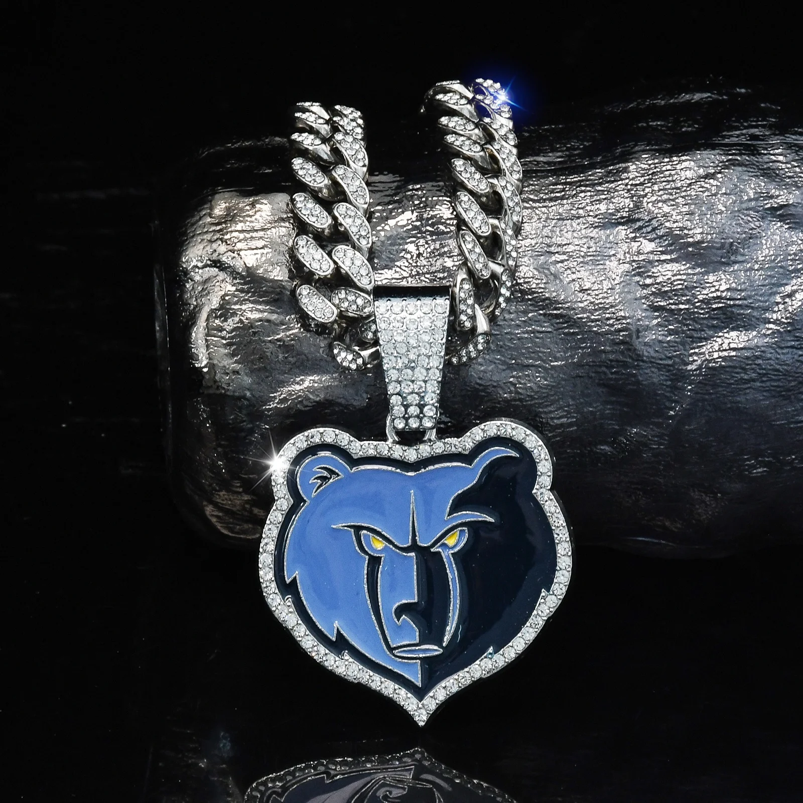 New Diamond Basketball Team Grizzlies Logo Pendant Unisex Hip Hop Alloy Necklace with Gold Plating Link Chain for Sport Fans