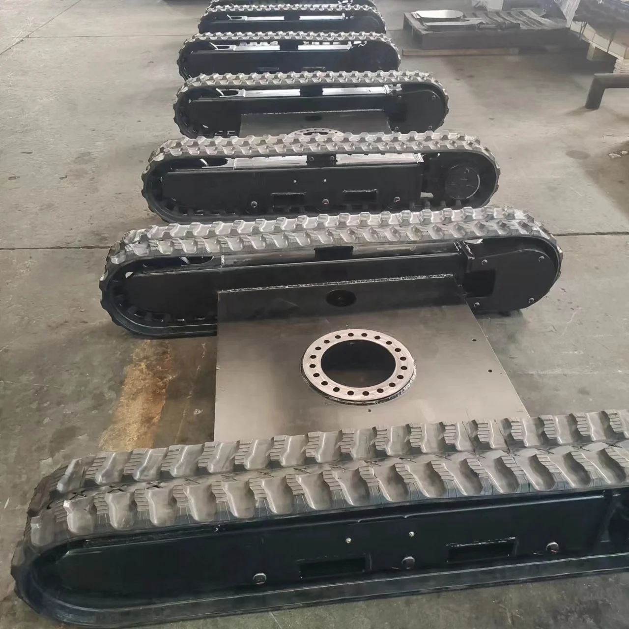 China factory custom Rubber Track Undercarriage with middle structural Platform for Crawler Mini spider lift Robot Vehicle