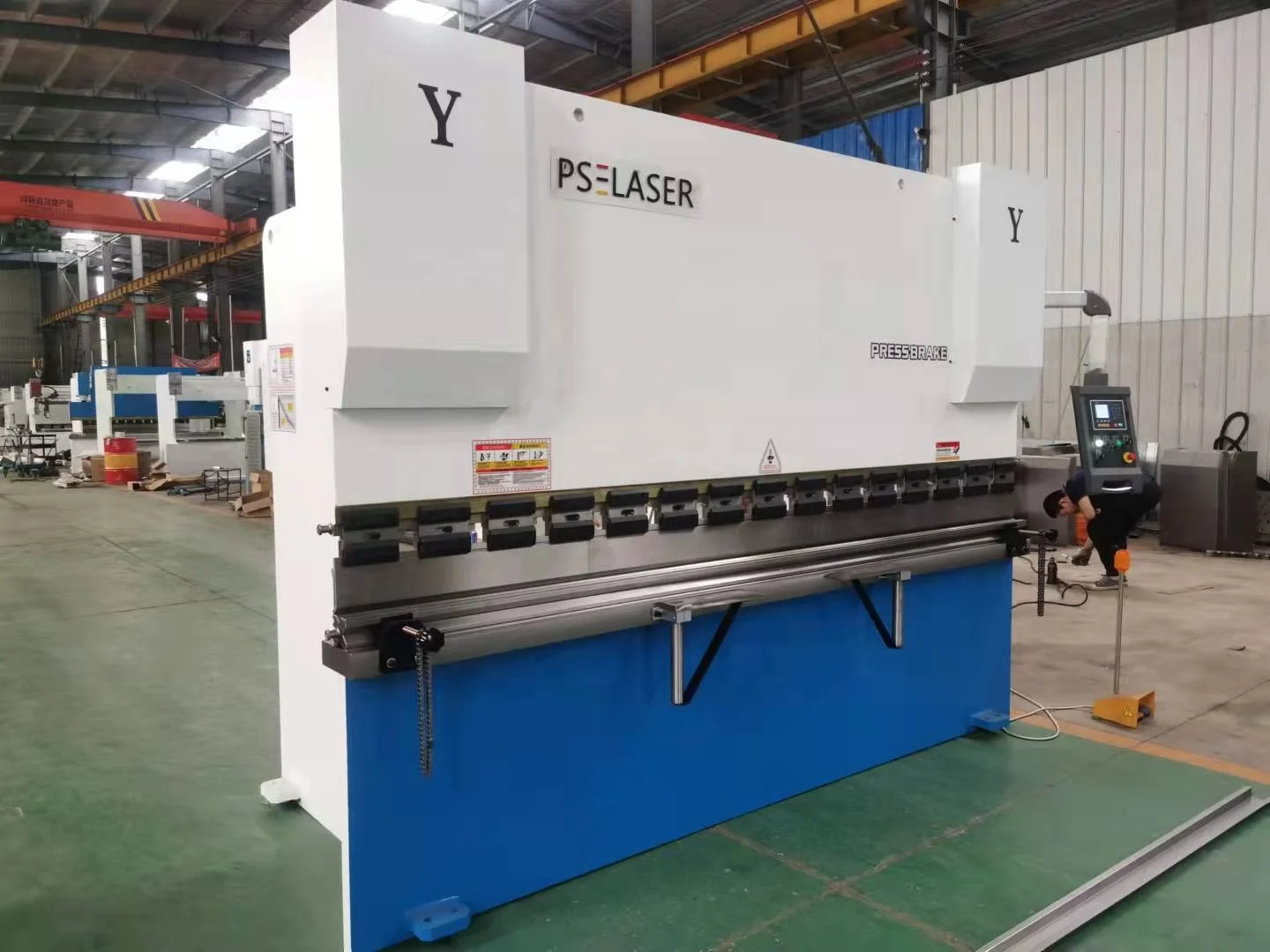 Гидравлический листогибочный станок с ЧПУ 100x3200