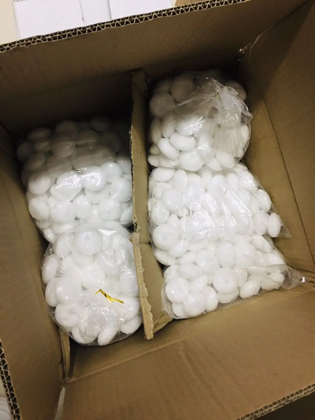 Pure Rich Creamy 1.5 inch Ivory White Smokeless Unscented Floating Candles for Wedding Centerpieces