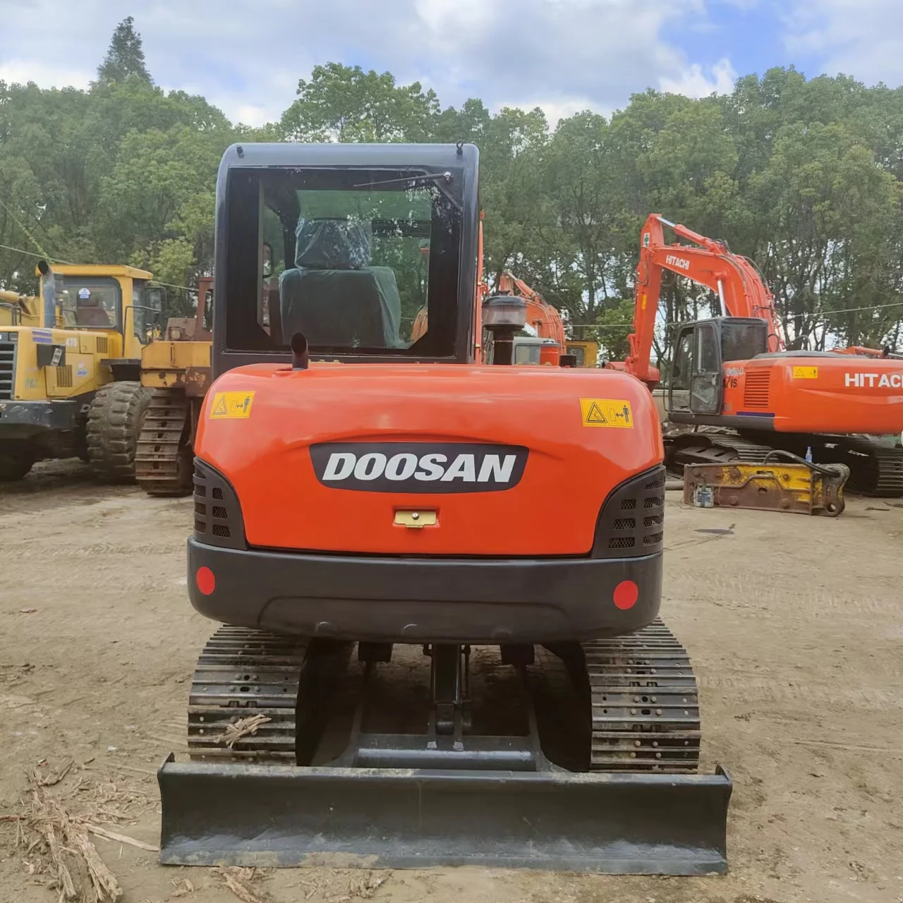 Used excavator Doosan DH60-7 6 ton small crawler hydraulic excavator good condition earth-moving machinery for sale in China