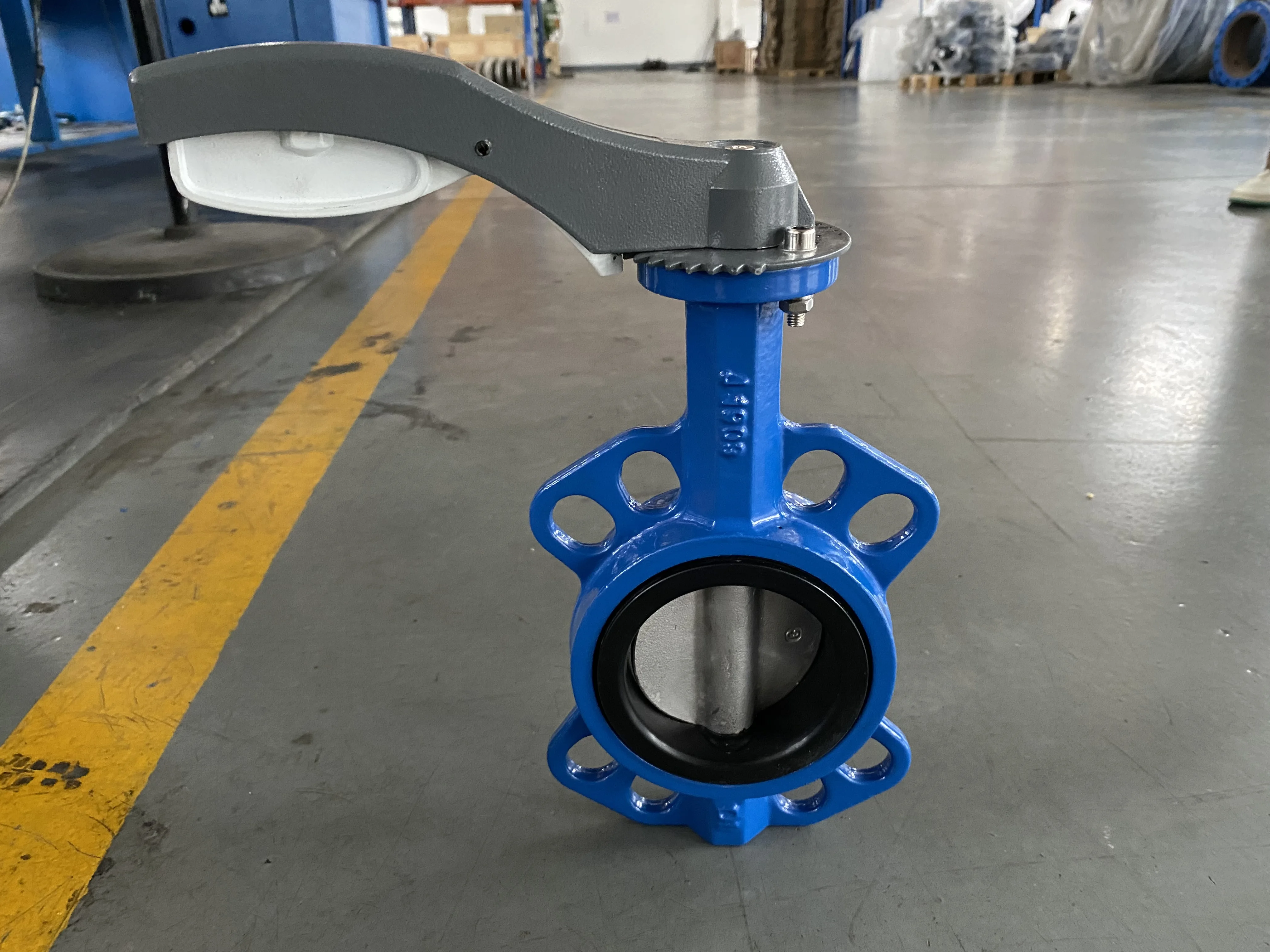 Lugged type resilient seal PN 16 butterfly valves for hydraulics water oil acid media